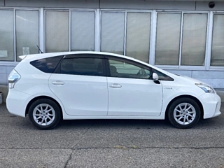 TOYOTA PRIUS ALPHA 2014