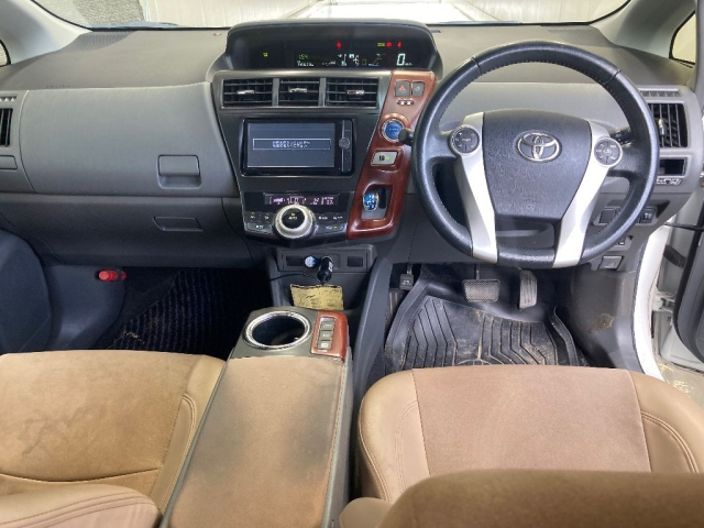 TOYOTA PRIUS ALPHA 2013