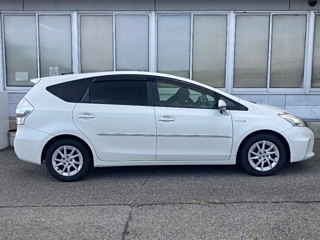 TOYOTA PRIUS ALPHA 2013