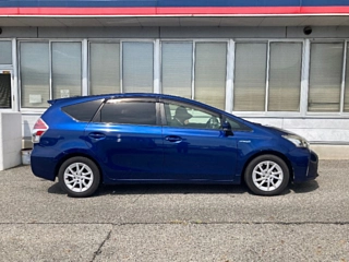 TOYOTA PRIUS ALPHA 2015