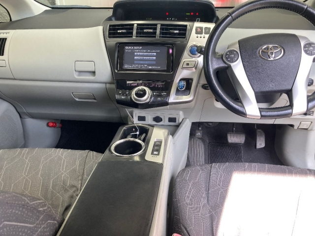 TOYOTA PRIUS ALPHA 2012
