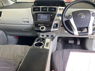 TOYOTA PRIUS ALPHA 2012