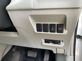 TOYOTA PRIUS ALPHA 2012
