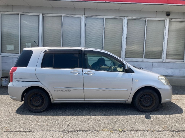 TOYOTA RAUM 2009