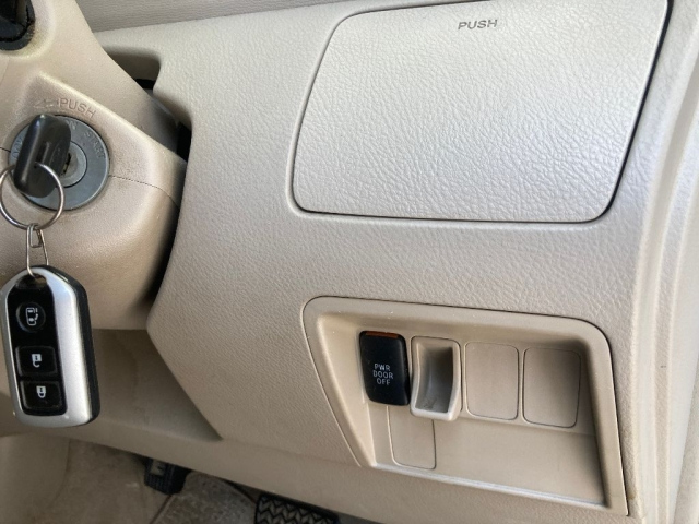 TOYOTA RAUM 2009