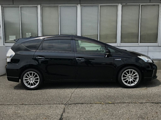 TOYOTA PRIUS ALPHA 2012