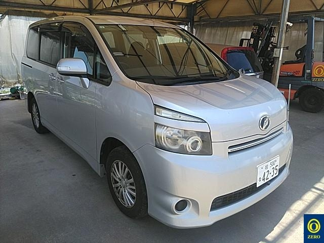 TOYOTA VOXY 2009