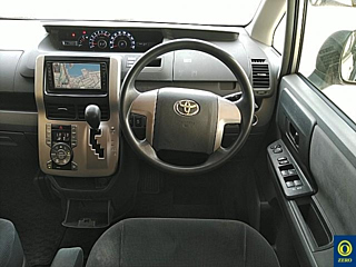 TOYOTA NOAH 2009