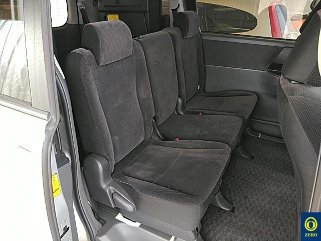 TOYOTA NOAH 2009