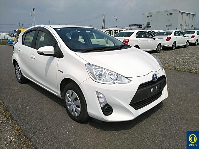 TOYOTA AQUA 2016