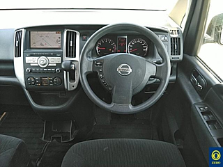 NISSAN SERENA 2010