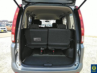 NISSAN SERENA 2010