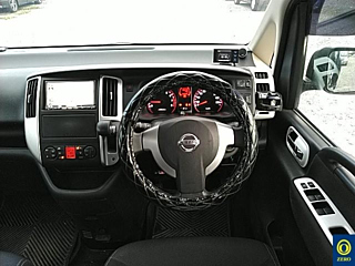 NISSAN SERENA 2010