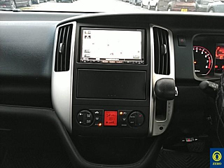 NISSAN SERENA 2010