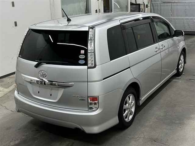 TOYOTA ISIS 2011