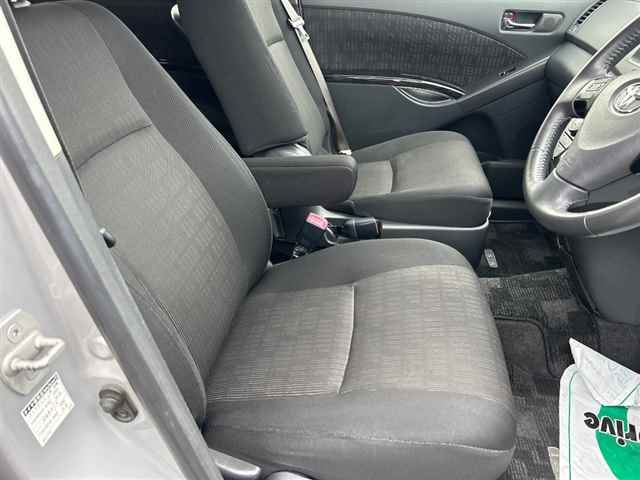 TOYOTA ISIS 2011