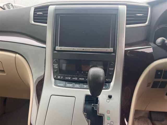 TOYOTA VELLFIRE 2013