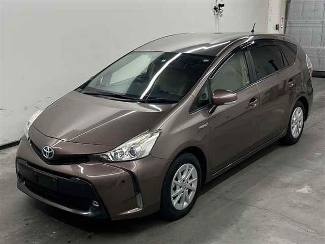 TOYOTA PRIUS ALPHA 2015