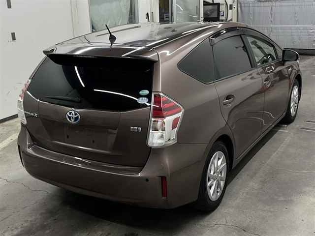 TOYOTA PRIUS ALPHA 2015