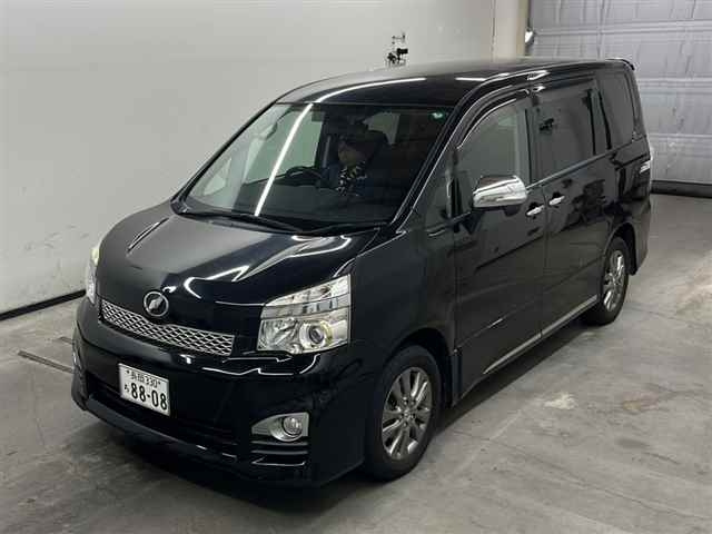 TOYOTA VOXY 2013