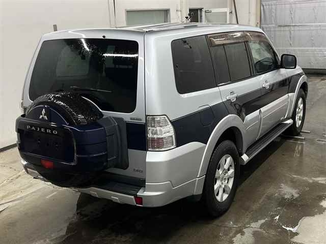 MITSUBISHI PAJERO 2010