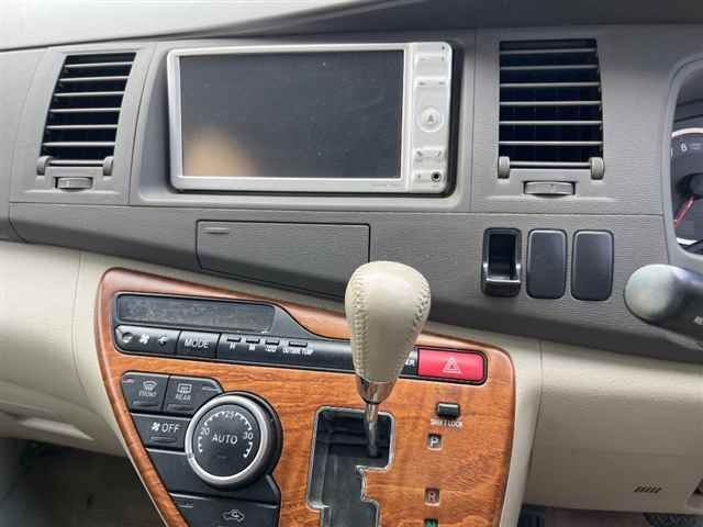 TOYOTA ISIS 2010