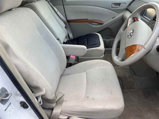 TOYOTA ISIS 2010