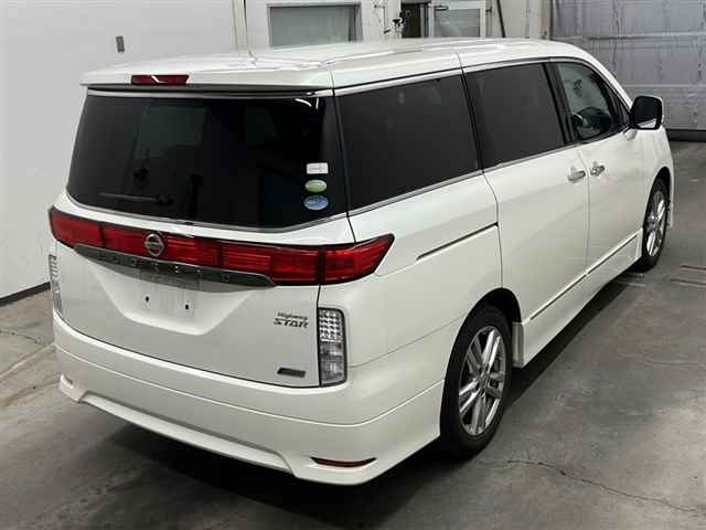 NISSAN ELGRAND 2010