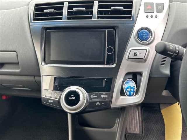 TOYOTA PRIUS ALPHA 2013