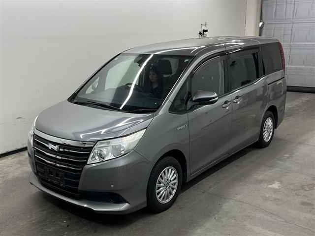 TOYOTA NOAH 2016