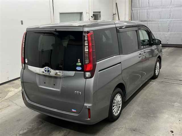 TOYOTA NOAH 2016