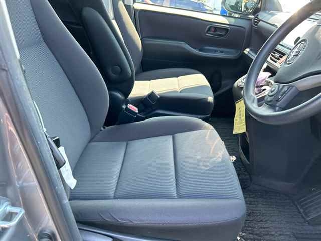 TOYOTA NOAH 2016