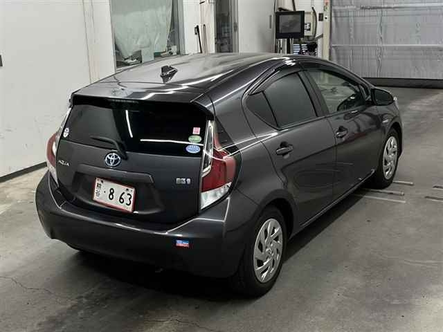 TOYOTA AQUA 2016