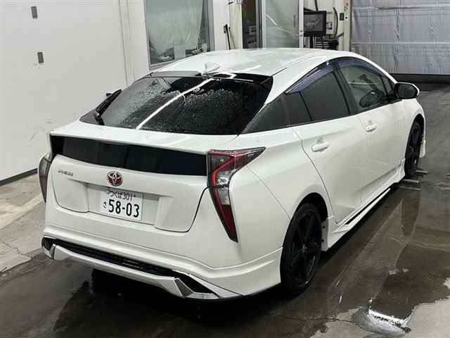 TOYOTA PRIUS 2016