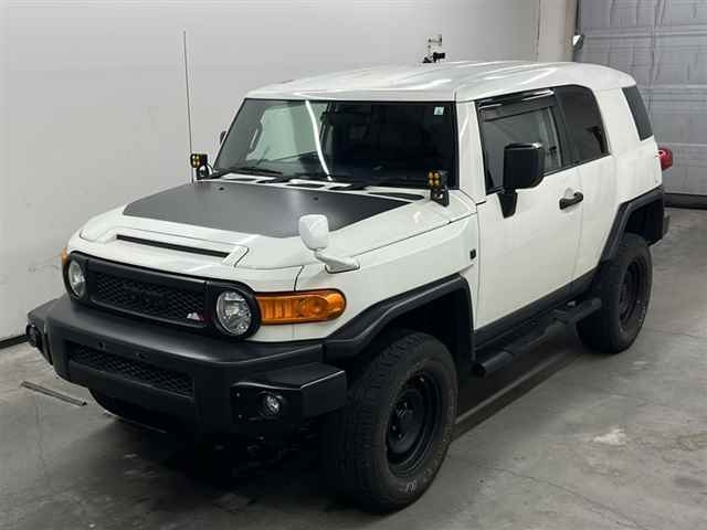 TOYOTA FJ CRUISER 2011