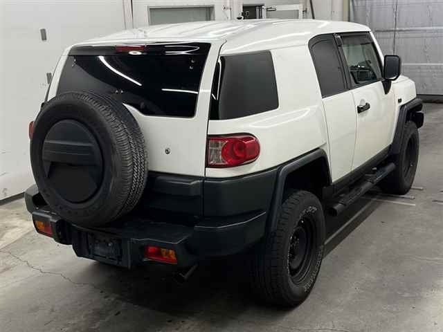 TOYOTA FJ CRUISER 2011