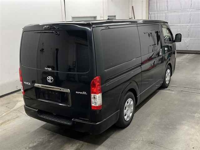 TOYOTA HIACE VAN 2022