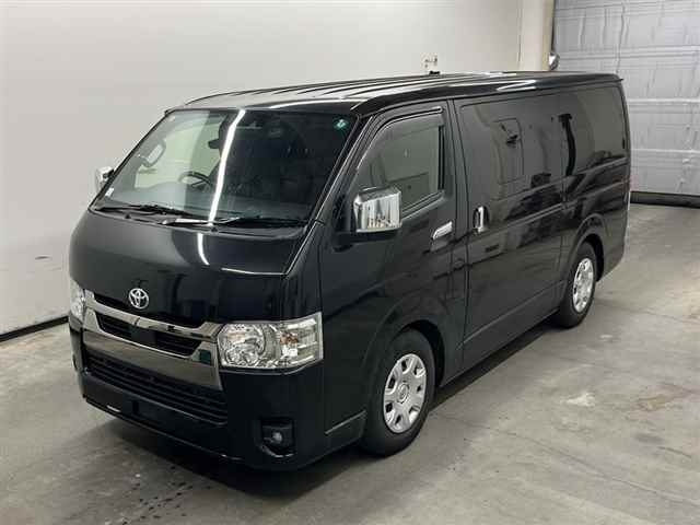 TOYOTA HIACE VAN 2022