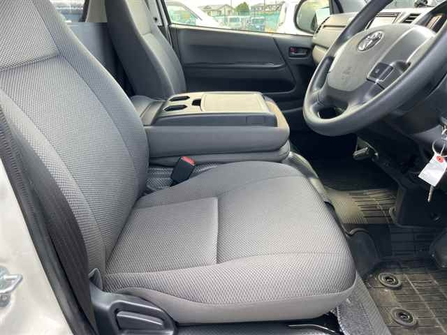 TOYOTA HIACE VAN 2019