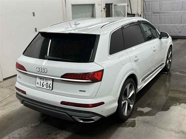 AUDI Q7 2021