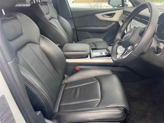 AUDI Q7 2021