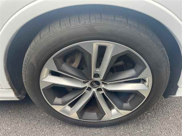 AUDI Q7 2021