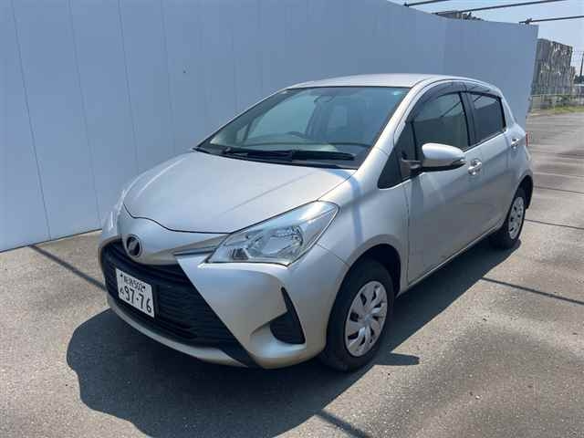 TOYOTA VITZ 2017