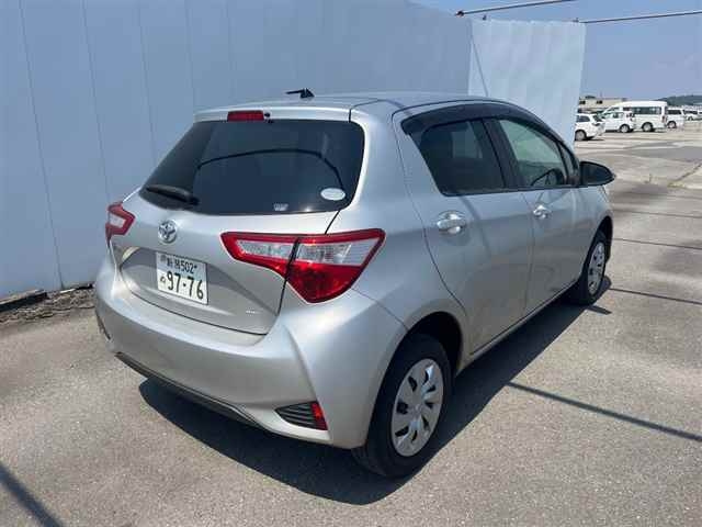 TOYOTA VITZ 2017