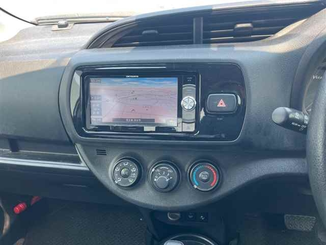 TOYOTA VITZ 2017