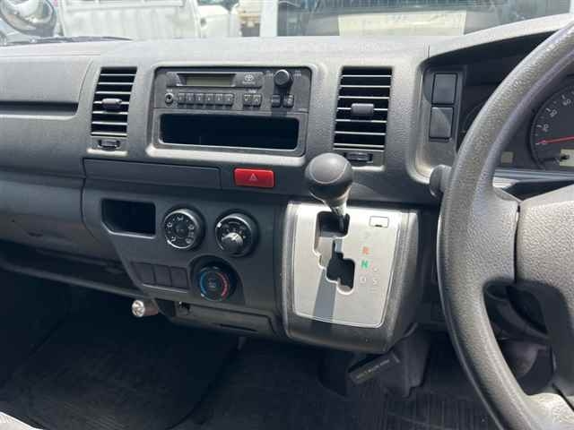 TOYOTA HIACE VAN 2015