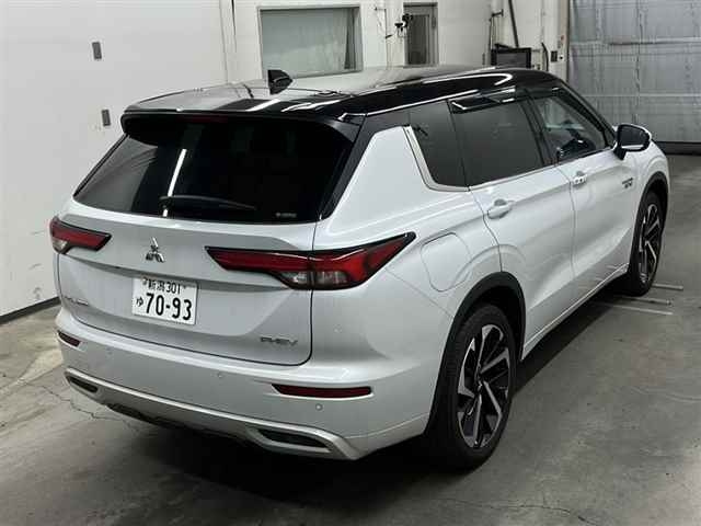 MITSUBISHI OUTLANDER PHEV 2023