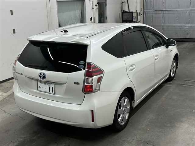 TOYOTA PRIUS ALPHA 2015