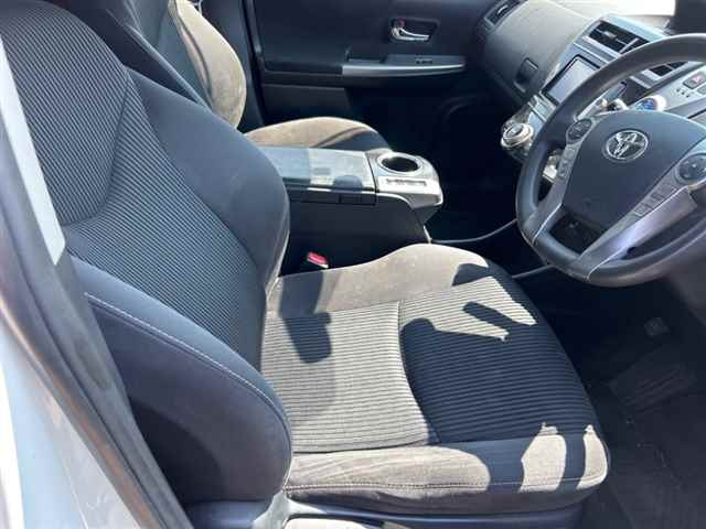 TOYOTA PRIUS ALPHA 2015