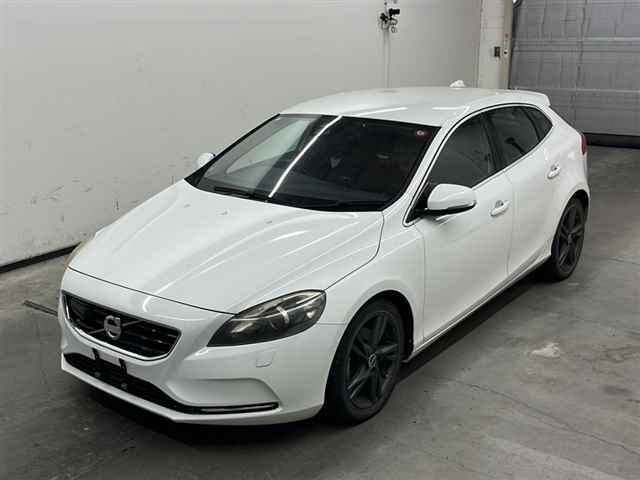 VOLVO V40 2014